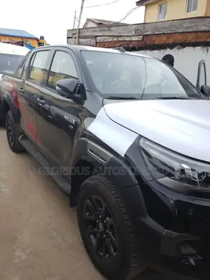 New Toyota Hilux 2025 Black