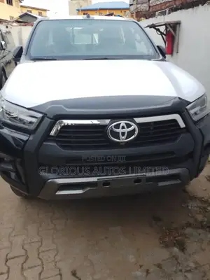 New Toyota Hilux 2025 Black