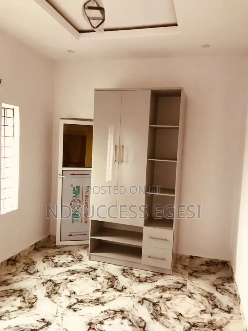1bdrm Block of Flats in Sangotedo for sale