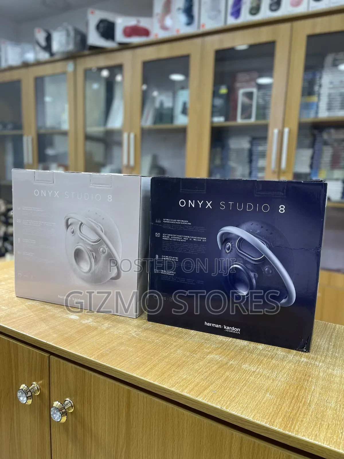 Onyx Studio 8