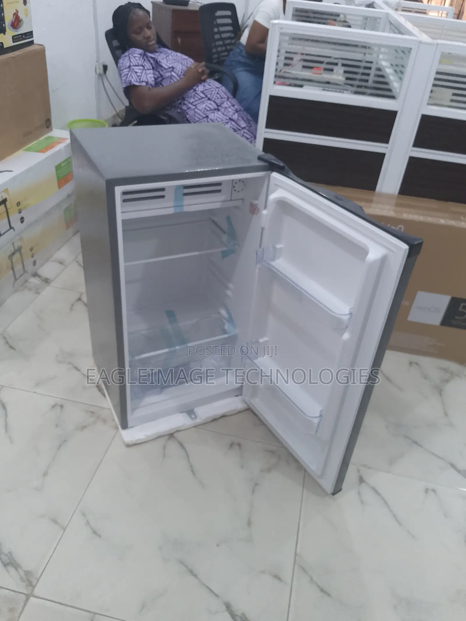 Functional Skyrun 90l Single Door Fridge – BCD-90g