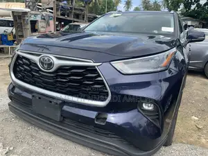Toyota Highlander 2021 Blue