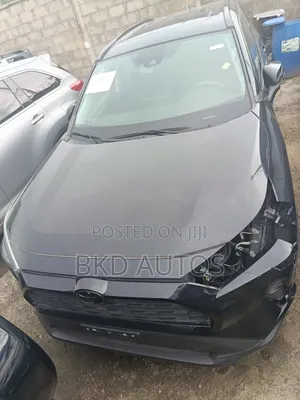 Toyota RAV4 XLE 2021 Black