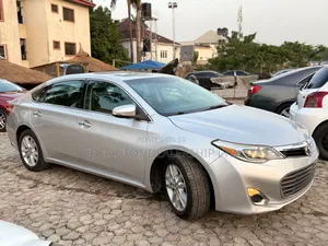 Photo - Toyota Avalon XLE Sedar FWD (3.5L 6cyl 6A) 2013 Silver