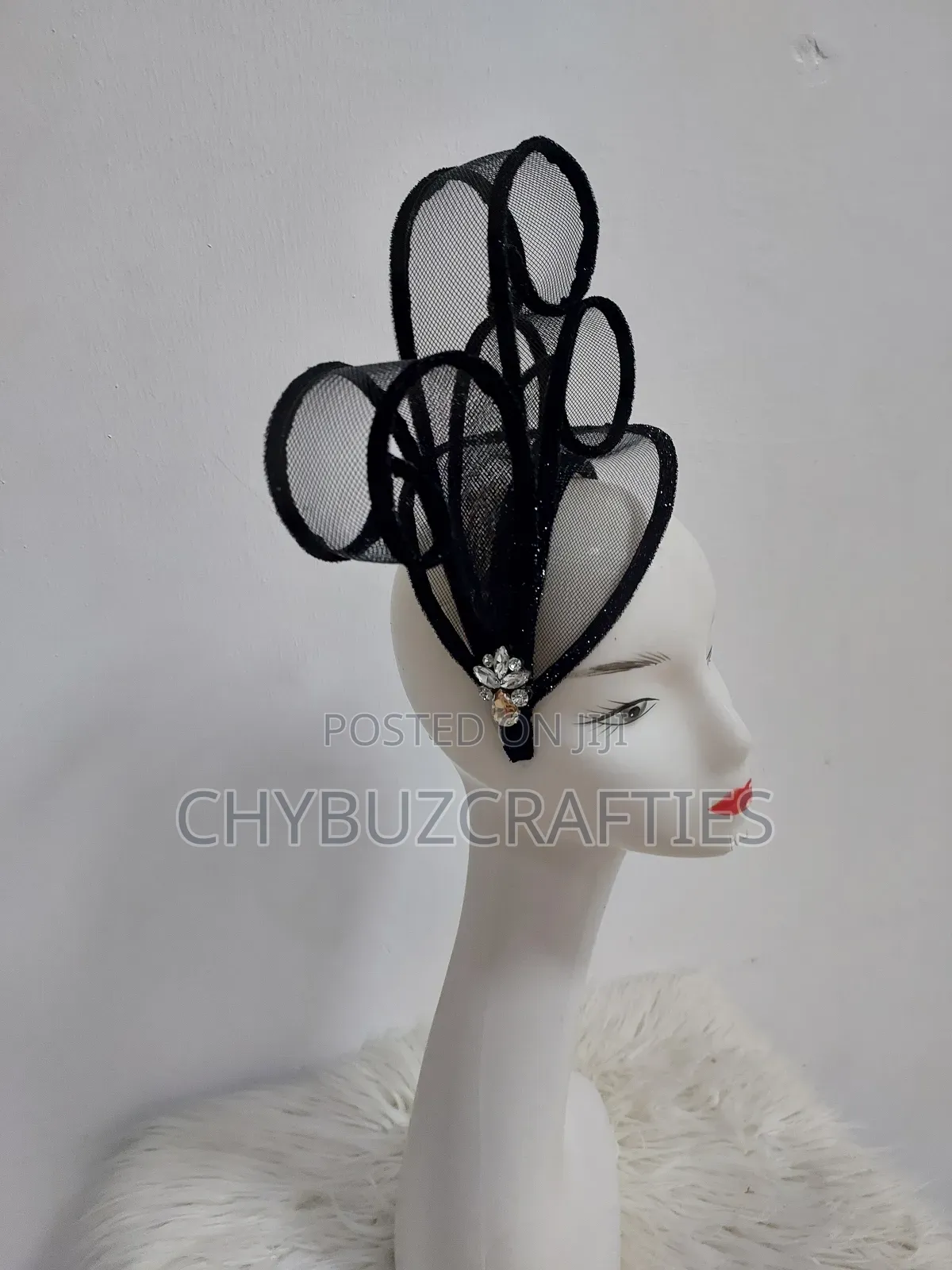 Black Crinoline Piped Facinator