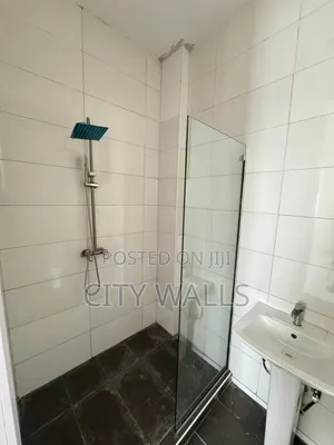 3bdrm Block of Flats in Lekki Phase 1 for rent