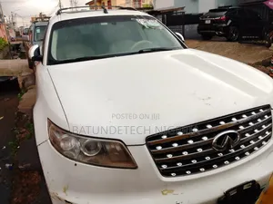 Infiniti FX35 Base 4x4 (3.5L 6cyl 5A) 2005 White
