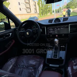 Porsche Macan 2024 Black