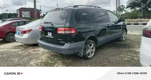 Photo - Toyota Sienna LE 2002 Green