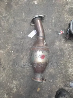Photo - Center Catalyst for Toyota Sienna Two Wheel 2012-2015 Model