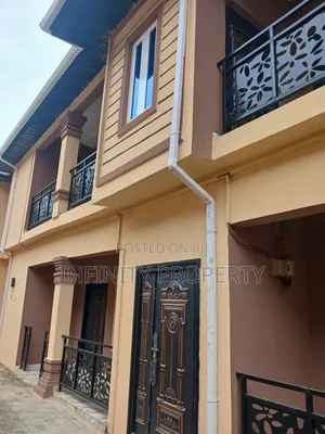 3bdrm Block of Flats in Limit Estate, Benin City for sale