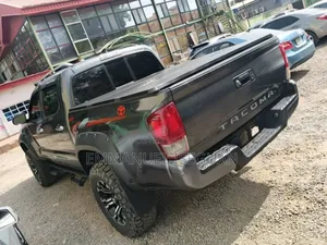 Toyota Tacoma 2017 Gray