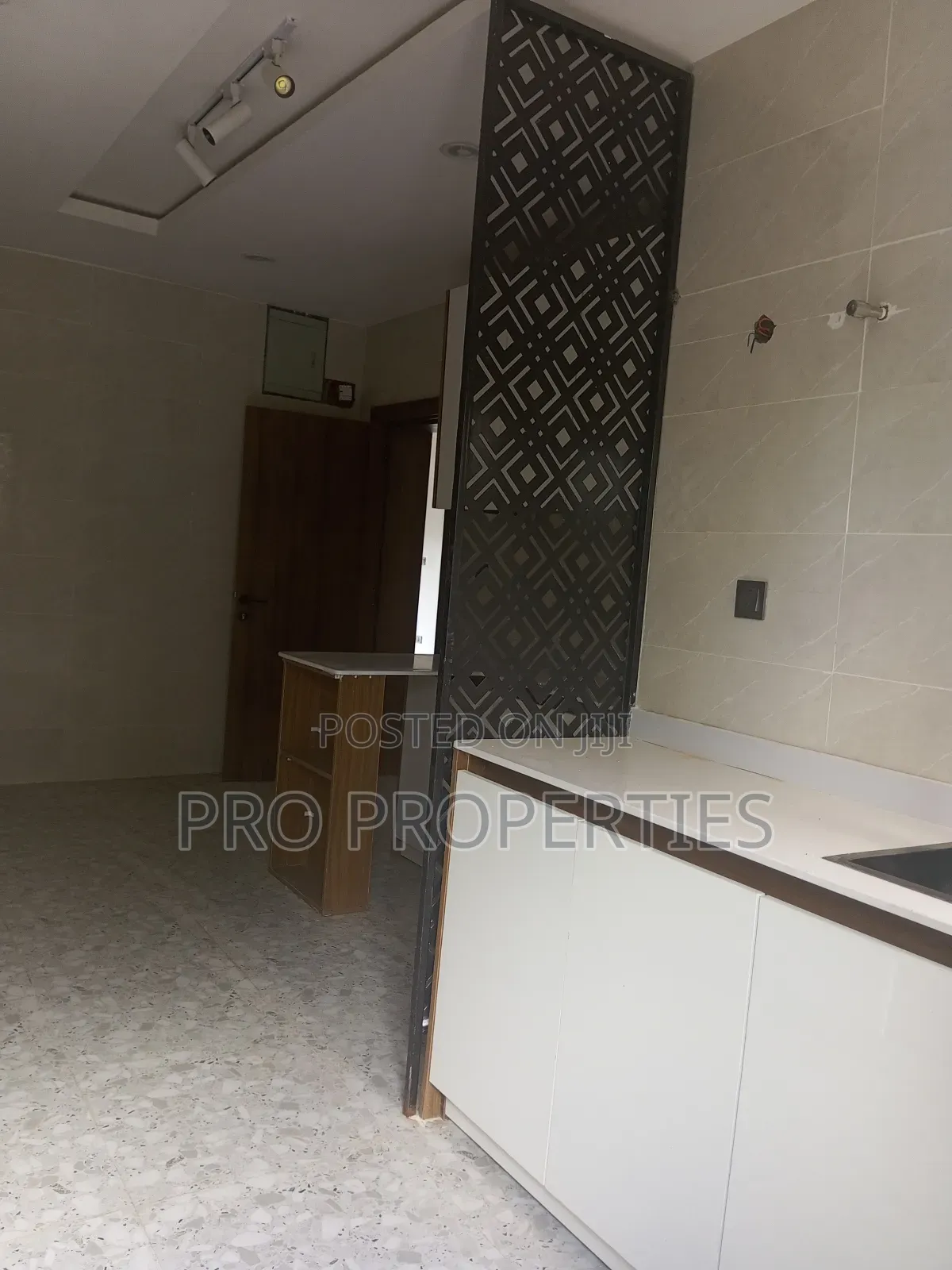 4bdrm Townhouse / Terrace in Life Camp Main for rent