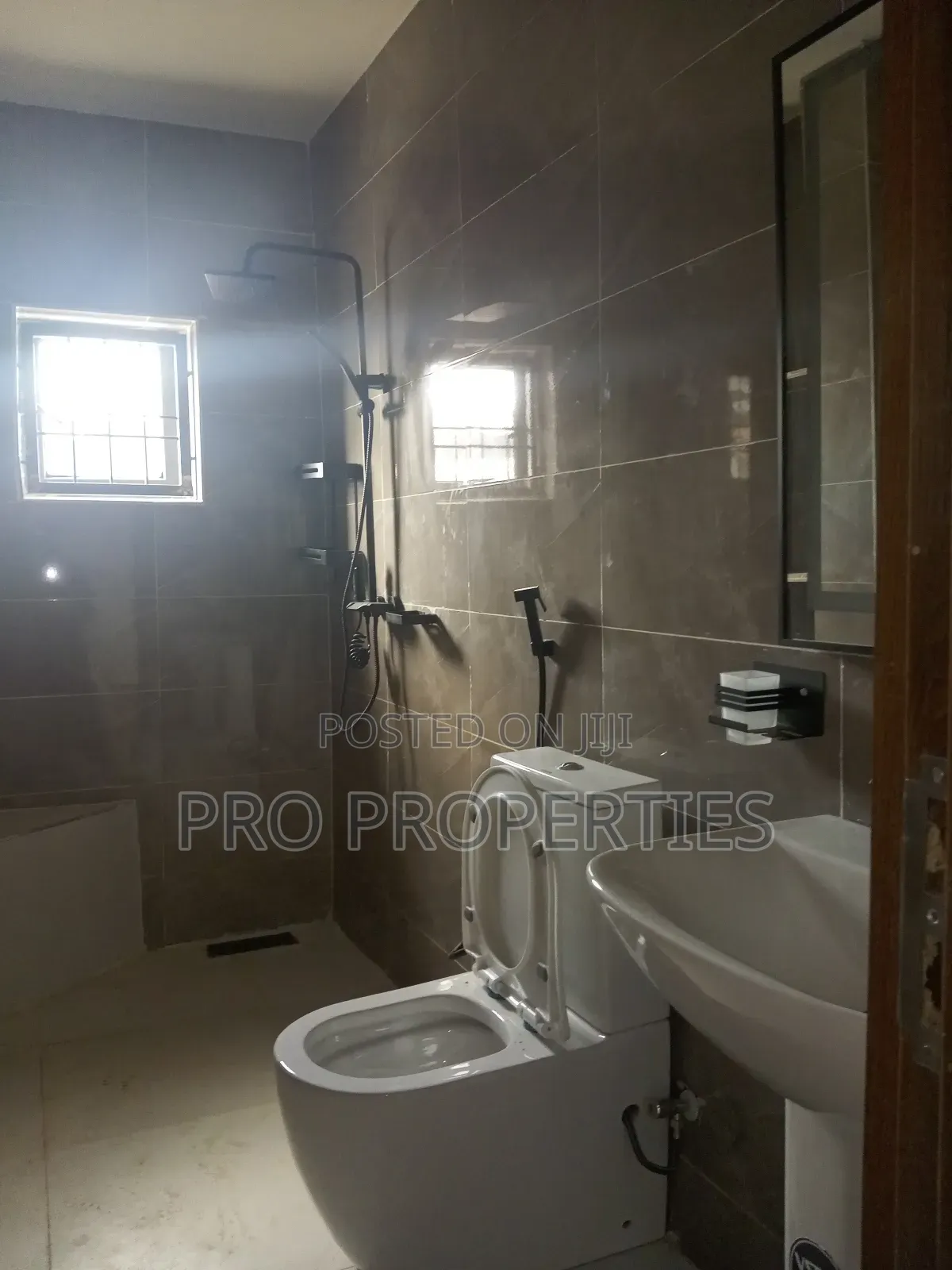 4bdrm Townhouse / Terrace in Life Camp Main for rent
