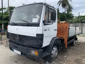 Photo - Foriegn Used Mercedes Benz Crane Truck