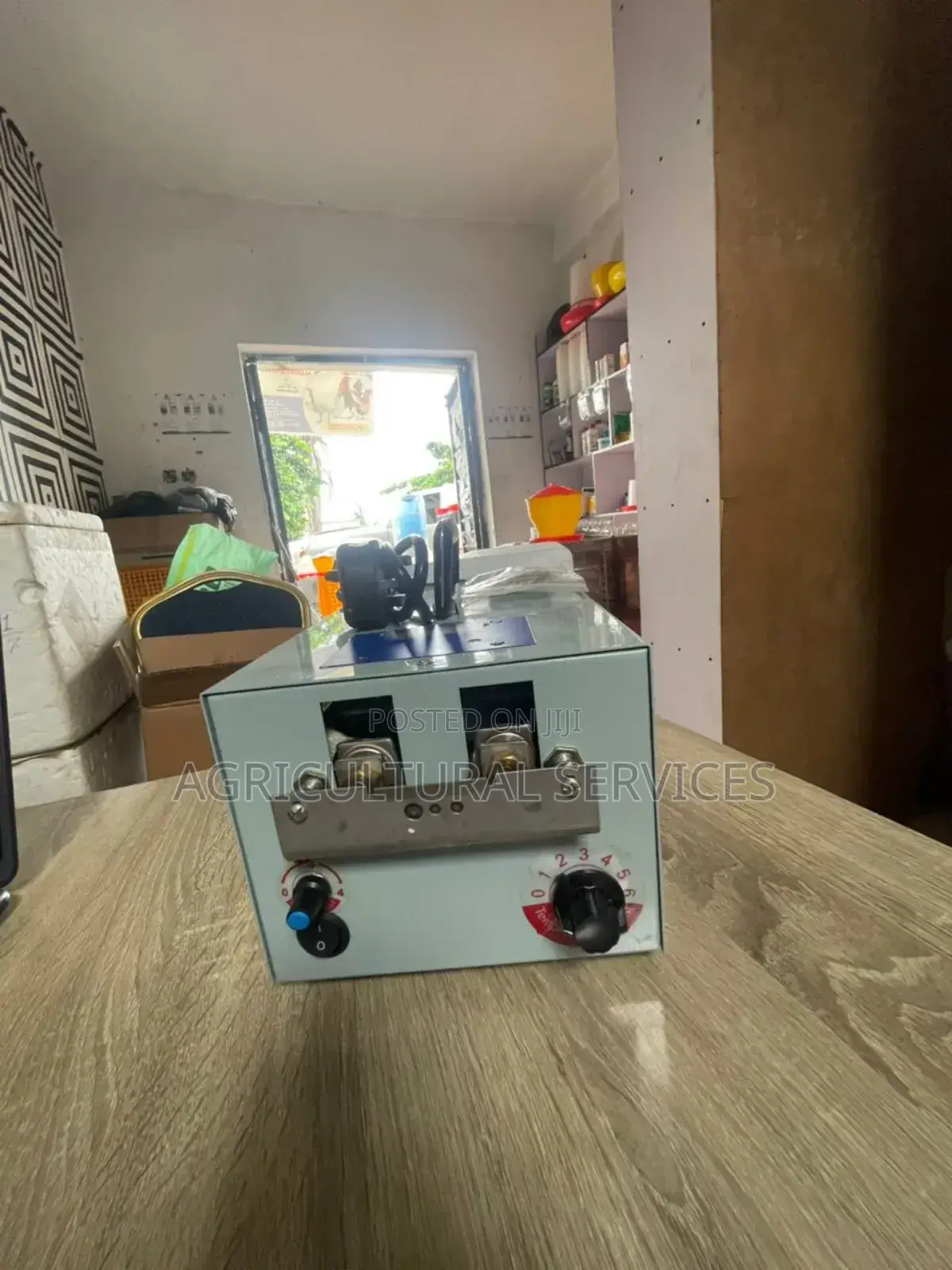 Debeaking Machine (Automatic)