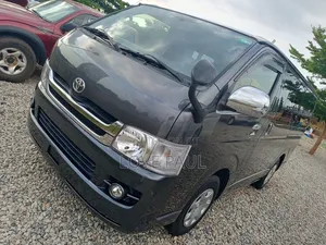 Toyota HiAce 2014 Yellow