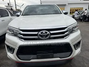 Toyota Hilux Rugged 4x4 2019 White