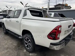 Toyota Hilux Rugged 4x4 2019 White
