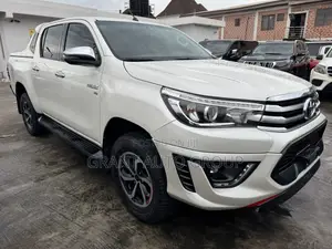 Toyota Hilux Rugged 4x4 2019 White