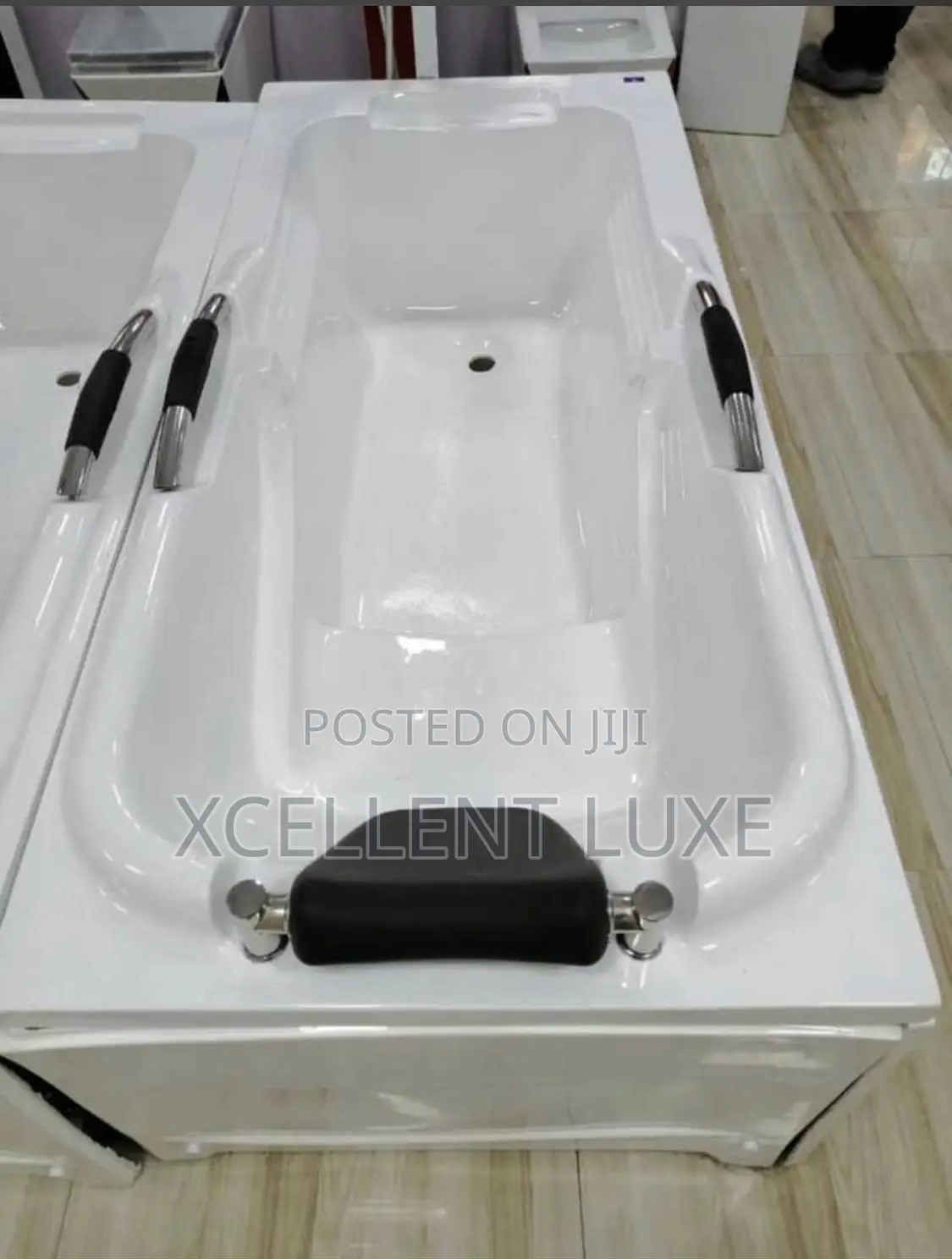 Executive Fiber Panel Bathtub White