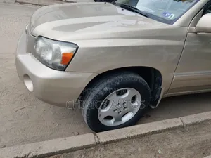 Photo - Toyota Highlander 2005 Gold