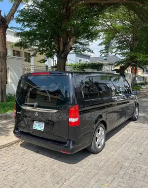 Mercedes Benz Viano Mini Bus