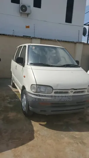 Photo - Nissan Serena 1995 White