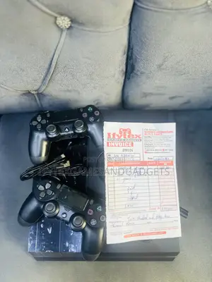 Playstation 4 500gb London Used With 2 Pads and 12 Games