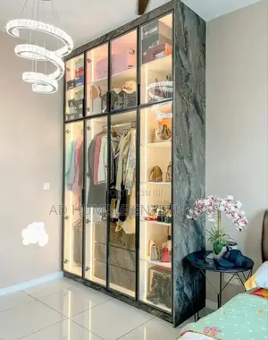 Standard Wobrope Woth Glass Closet