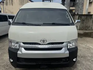 Toyota HiAce 2016 Gold