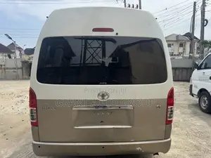 Toyota HiAce 2016 Gold