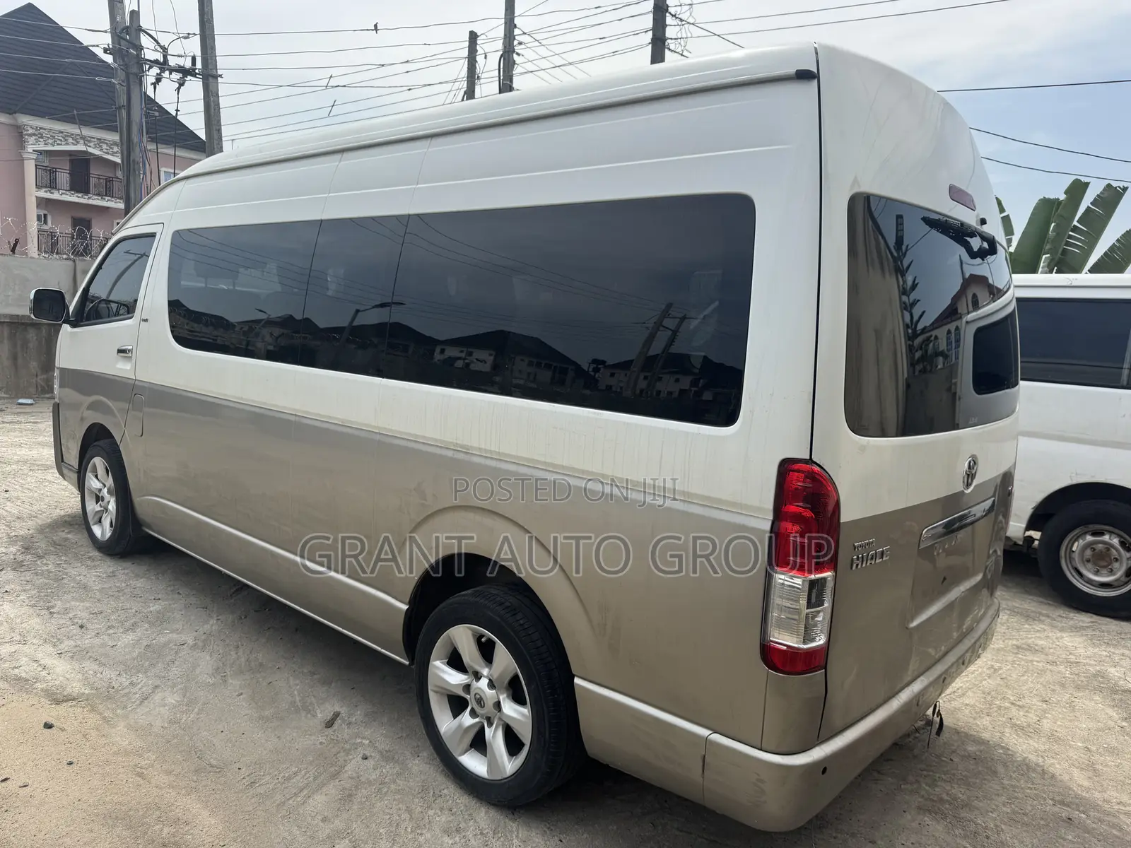 Toyota HiAce 2016 Gold