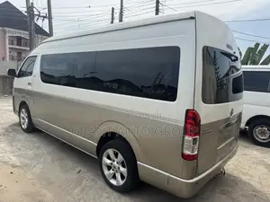 Toyota HiAce 2016 Gold