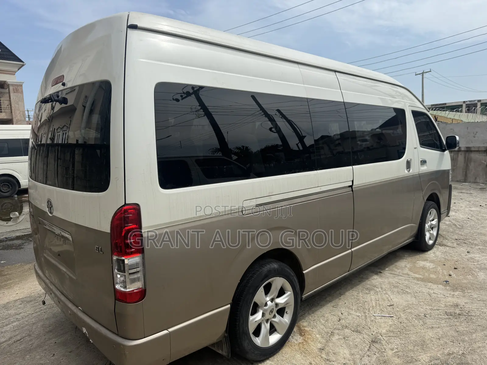 Toyota HiAce 2016 Gold