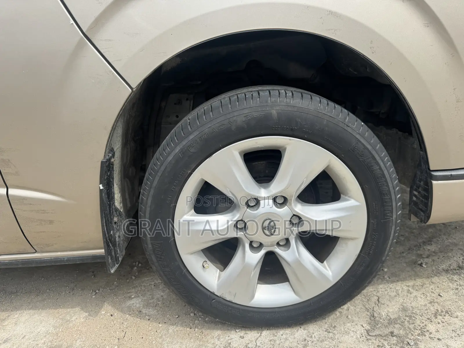 Toyota HiAce 2016 Gold