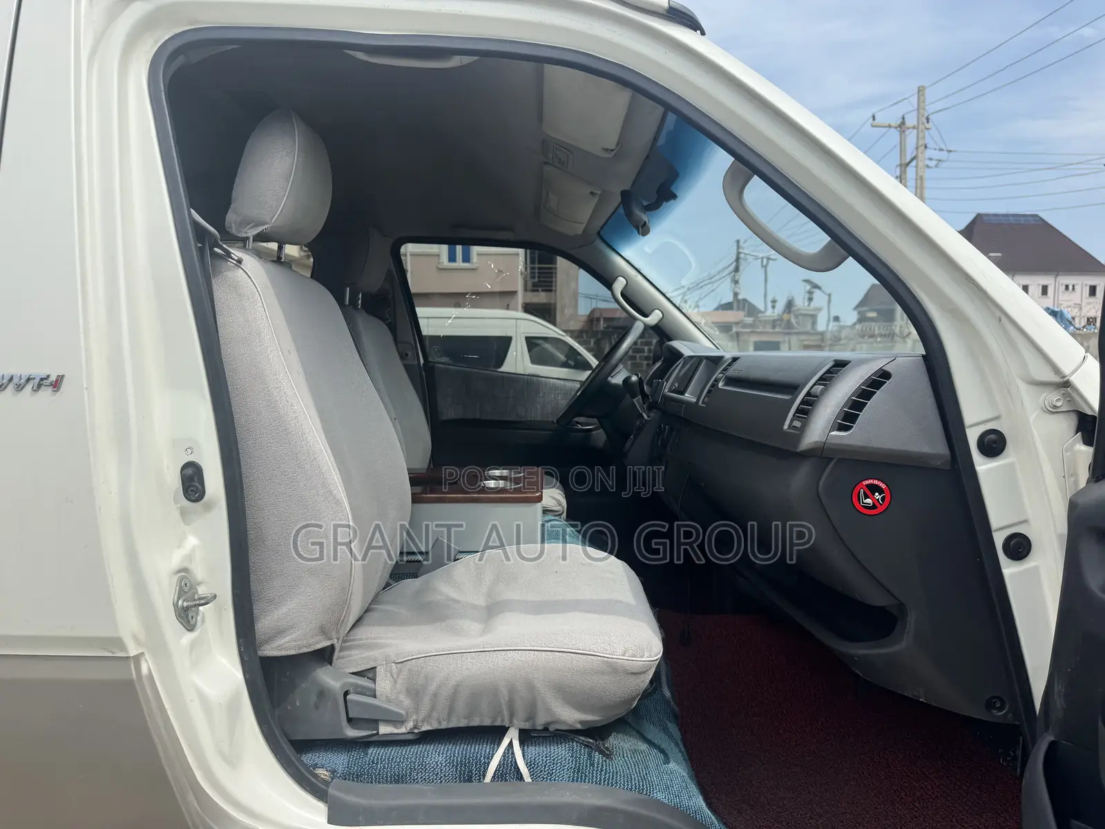 Toyota HiAce 2016 Gold