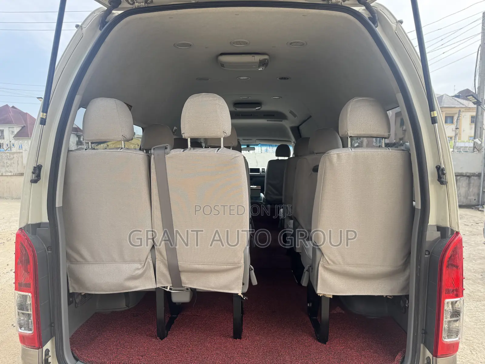Toyota HiAce 2016 Gold