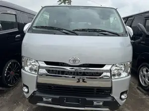 Toyota HiAce 2015 Silver