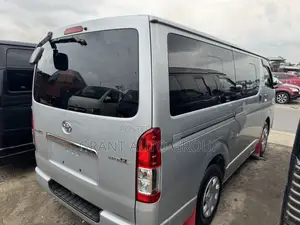 Toyota HiAce 2015 Silver