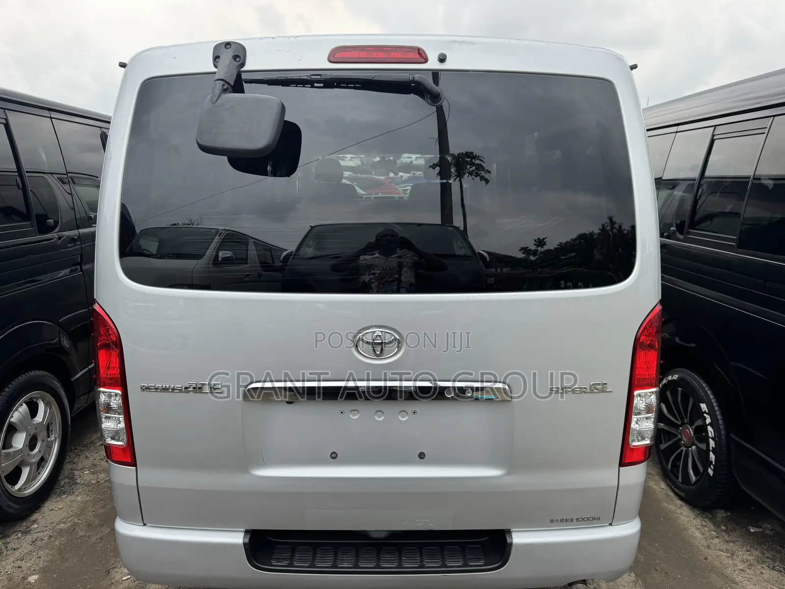 Toyota HiAce 2015 Silver