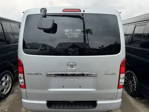 Toyota HiAce 2015 Silver