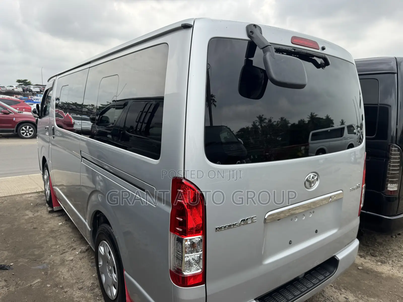Toyota HiAce 2015 Silver