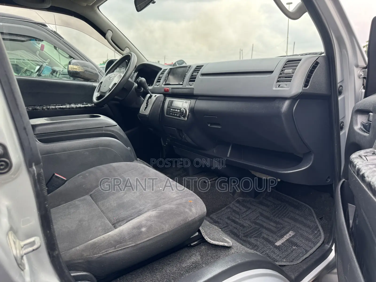 Toyota HiAce 2015 Silver