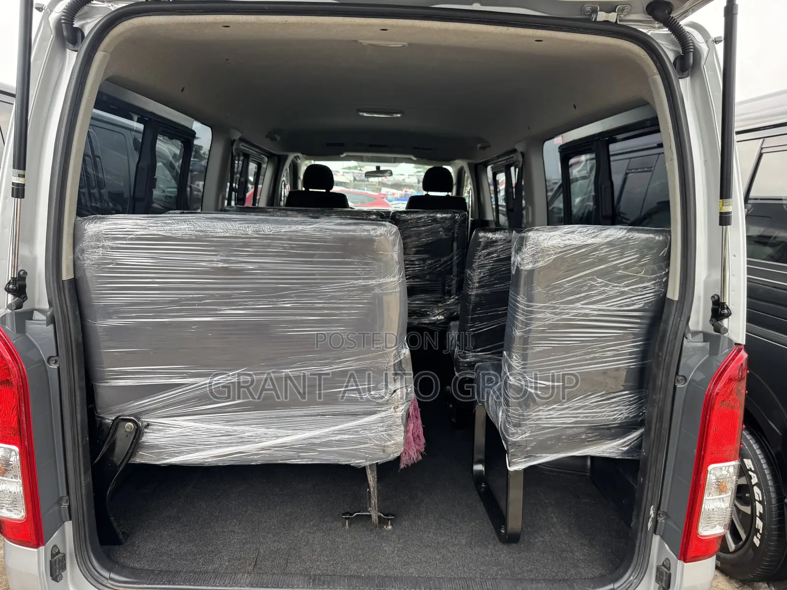 Toyota HiAce 2015 Silver