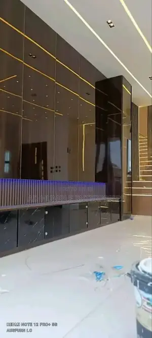 High Gloxy Wall to Wall Tv Console