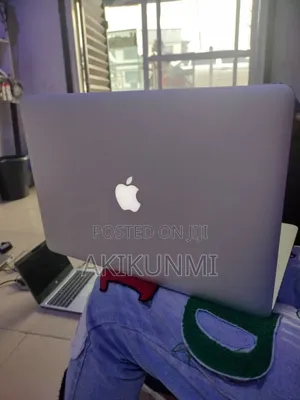 Laptop Apple MacBook Pro 8GB Intel Core I5 SSD 256GB