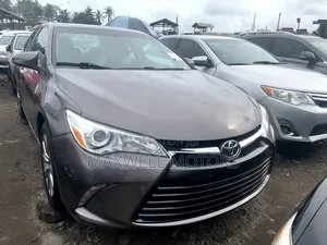 Toyota Camry XLE 4dr Sedan (2.5L 4cyl 6A) 2017 Gray