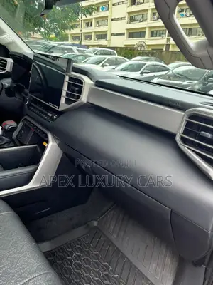 Toyota Tundra 2024 Black