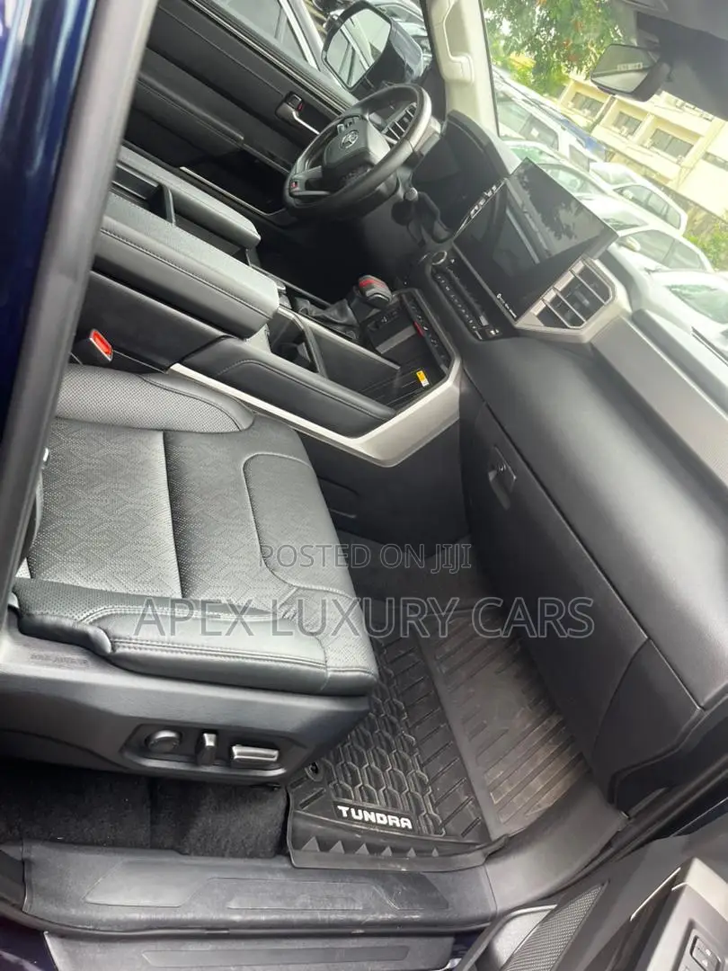 Toyota Tundra 2024 Black